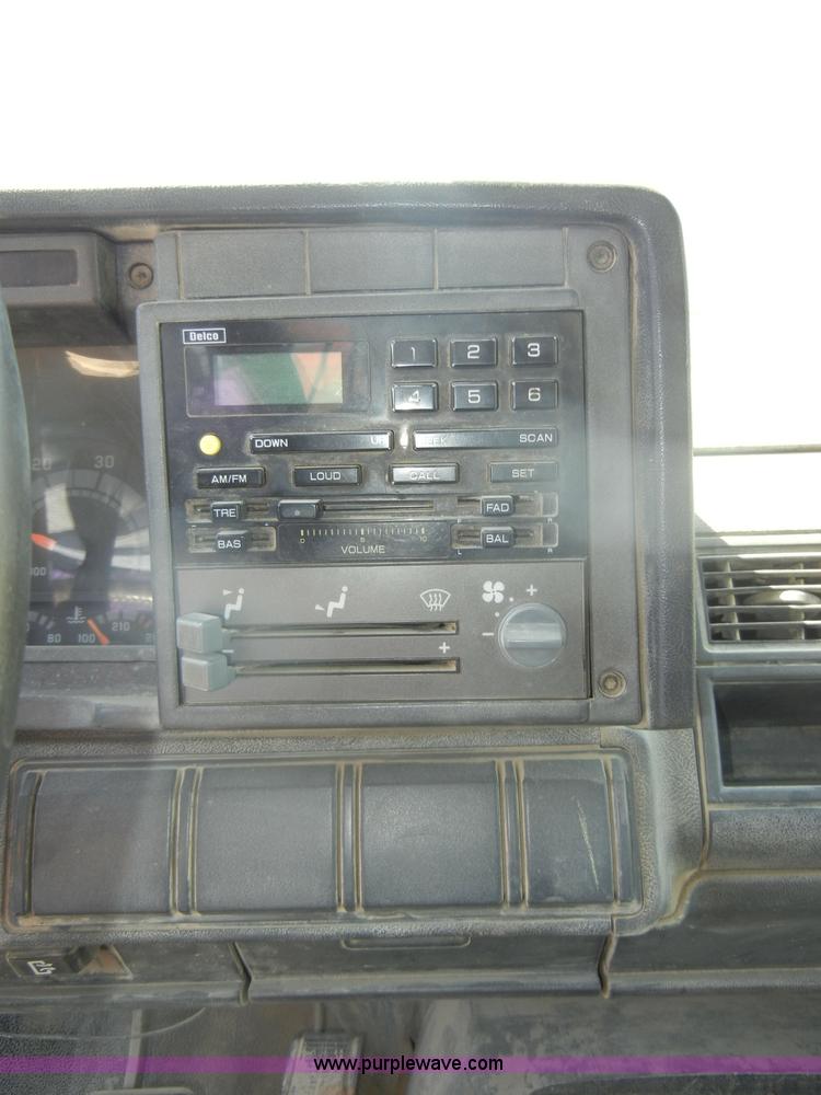 image for item D4117 1998 GMC C6500 flatbed truck