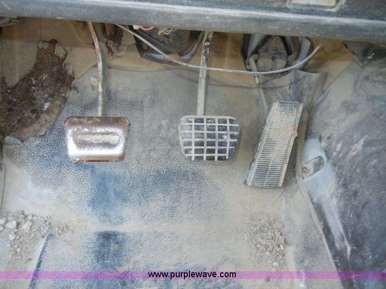 image for item D4117 1998 GMC C6500 flatbed truck