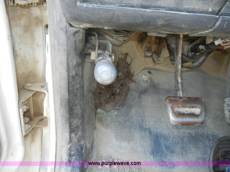 image for item D4117 1998 GMC C6500 flatbed truck