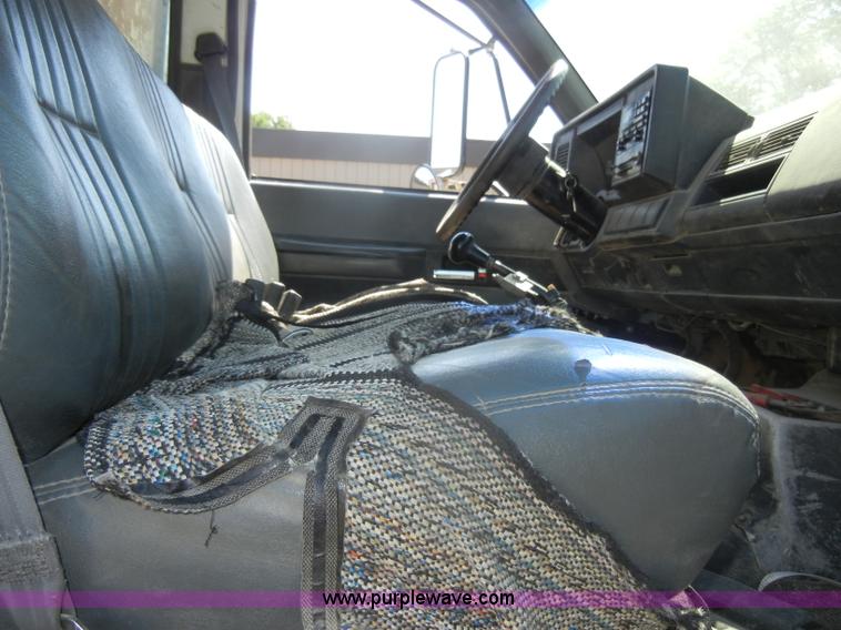 image for item D4117 1998 GMC C6500 flatbed truck