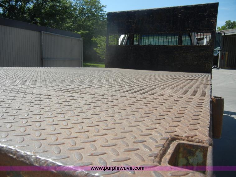 image for item D4117 1998 GMC C6500 flatbed truck