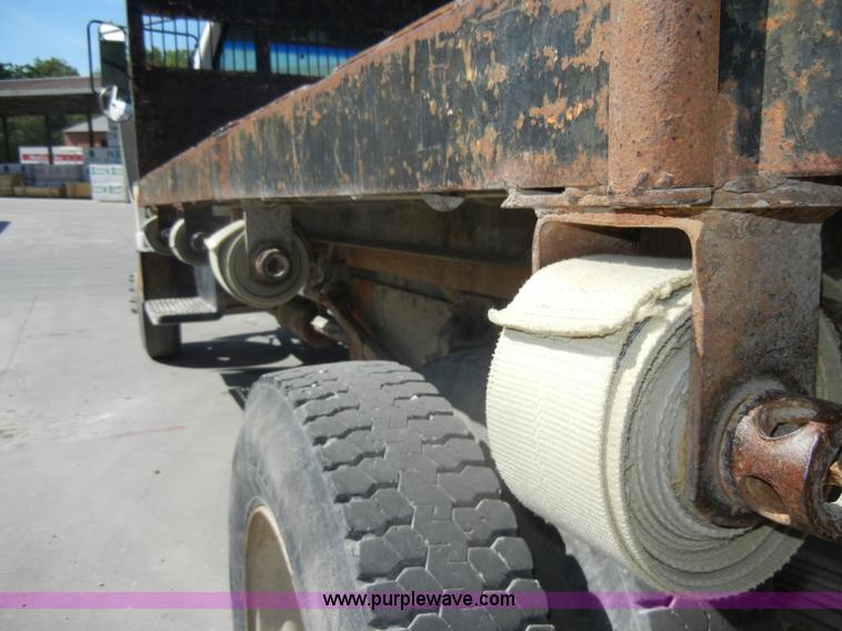 image for item D4117 1998 GMC C6500 flatbed truck