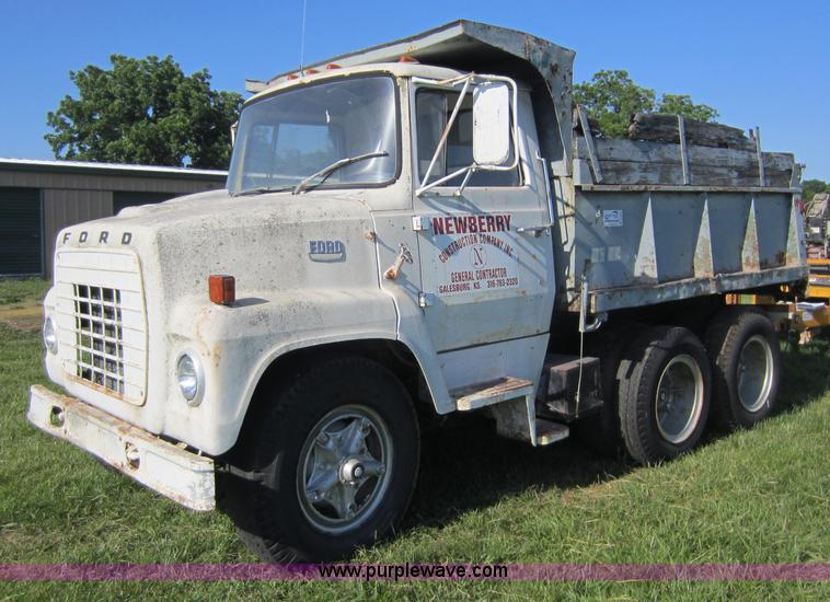image for item D5524 1971 Ford 6000 dump truck