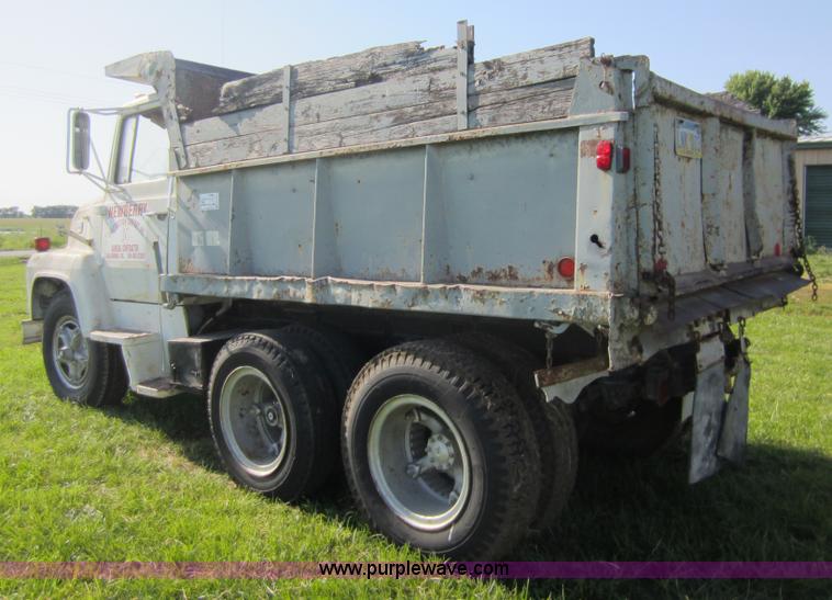 image for item D5524 1971 Ford 6000 dump truck