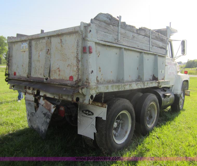 image for item D5524 1971 Ford 6000 dump truck