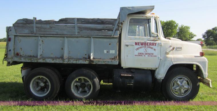 image for item D5524 1971 Ford 6000 dump truck