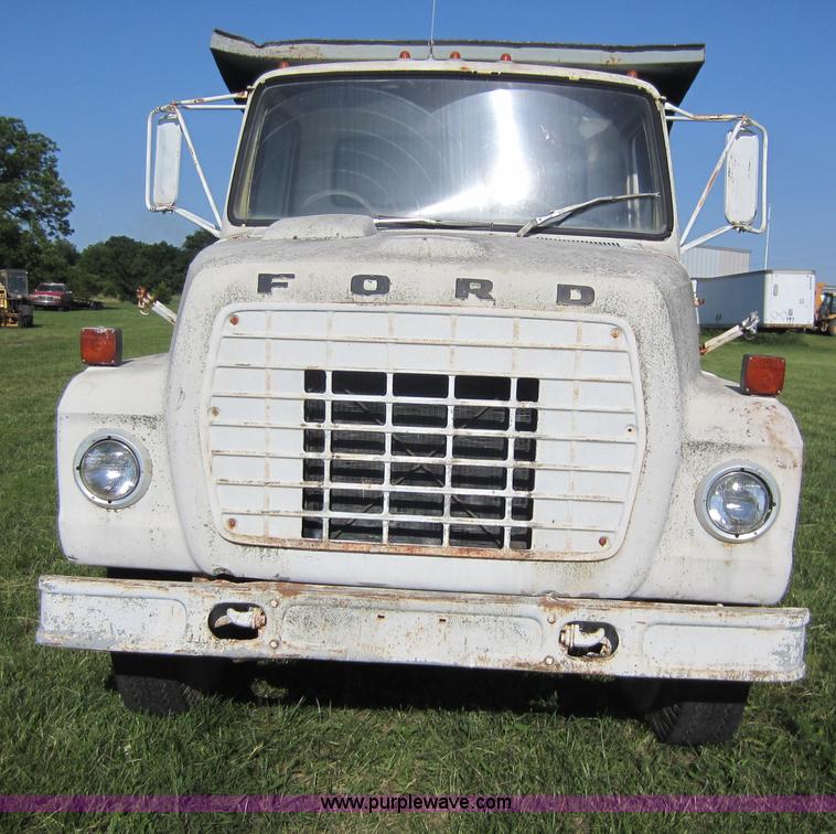 image for item D5524 1971 Ford 6000 dump truck