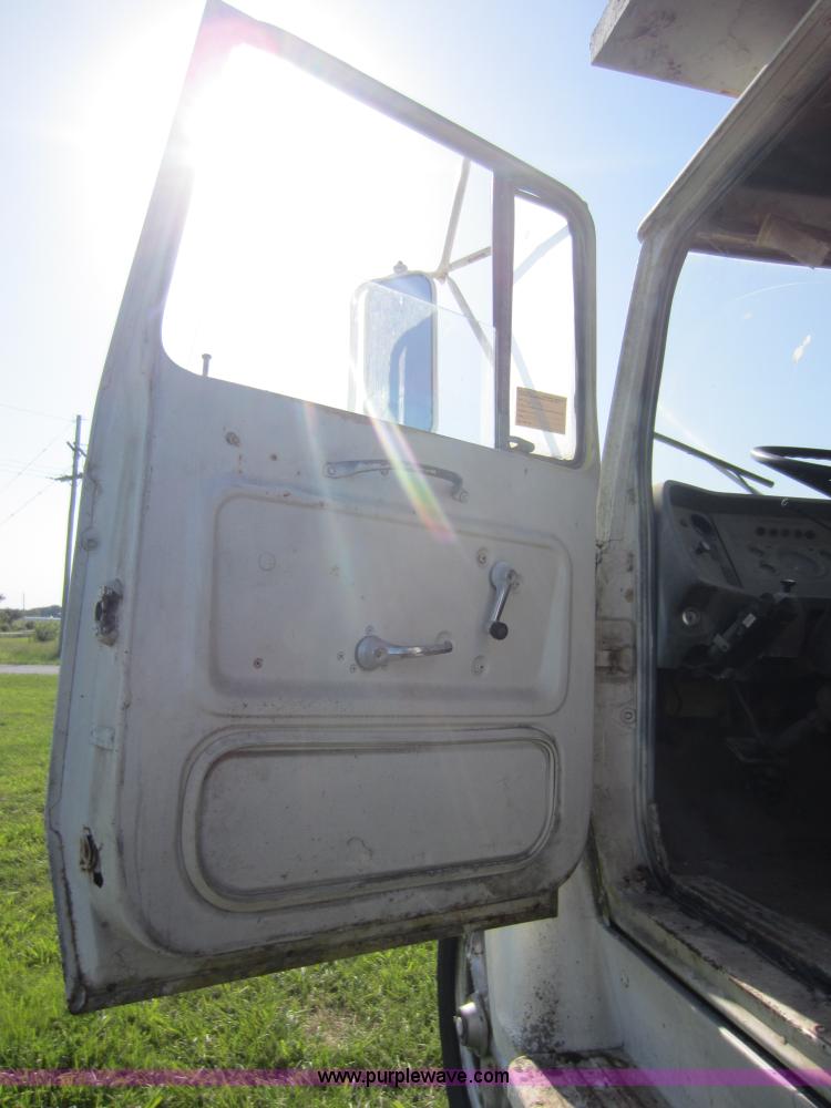 image for item D5524 1971 Ford 6000 dump truck