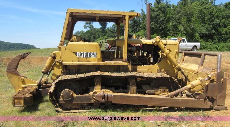 image for item D5527 1973 Caterpillar D7F dozer