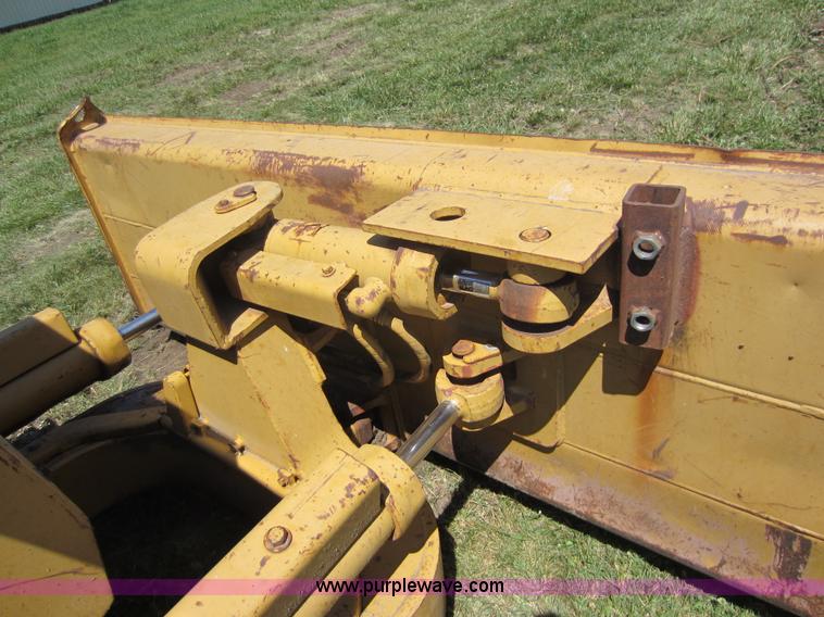 image for item D5541 1989 Caterpillar D3C dozer