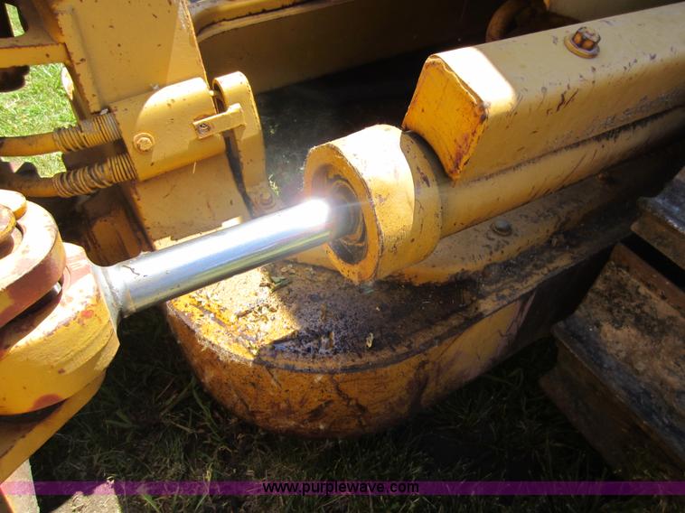 image for item D5541 1989 Caterpillar D3C dozer