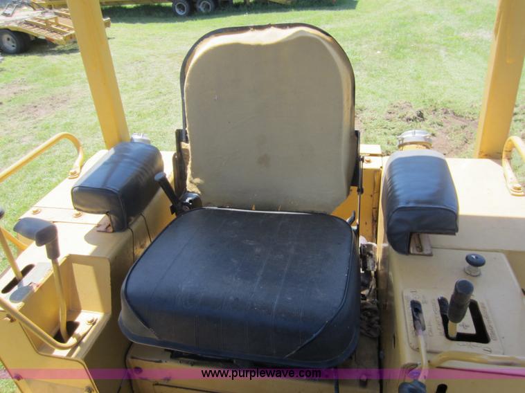 image for item D5541 1989 Caterpillar D3C dozer