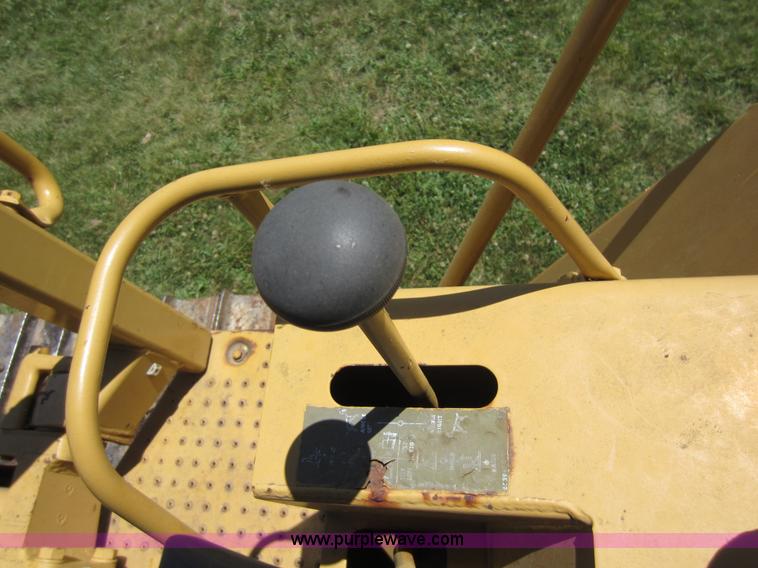 image for item D5541 1989 Caterpillar D3C dozer