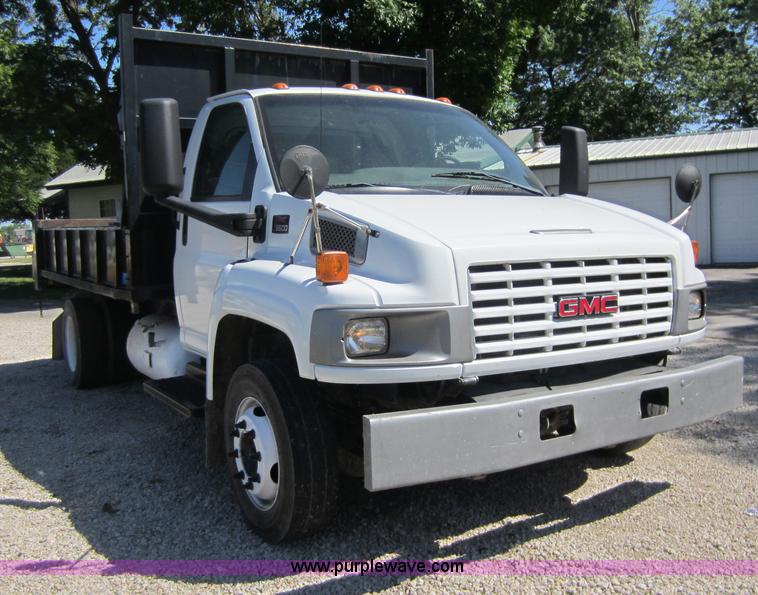 image for item D5543 2004 GMC C5500 dump truck