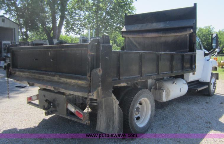 image for item D5543 2004 GMC C5500 dump truck