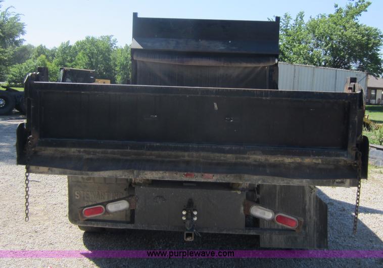 image for item D5543 2004 GMC C5500 dump truck