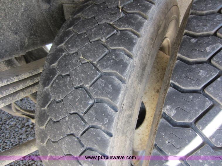 image for item D5543 2004 GMC C5500 dump truck