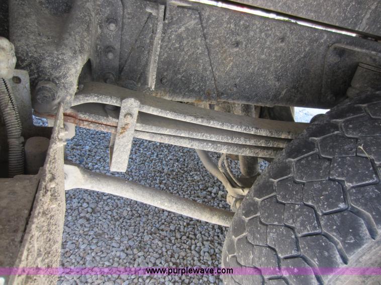 image for item D5543 2004 GMC C5500 dump truck