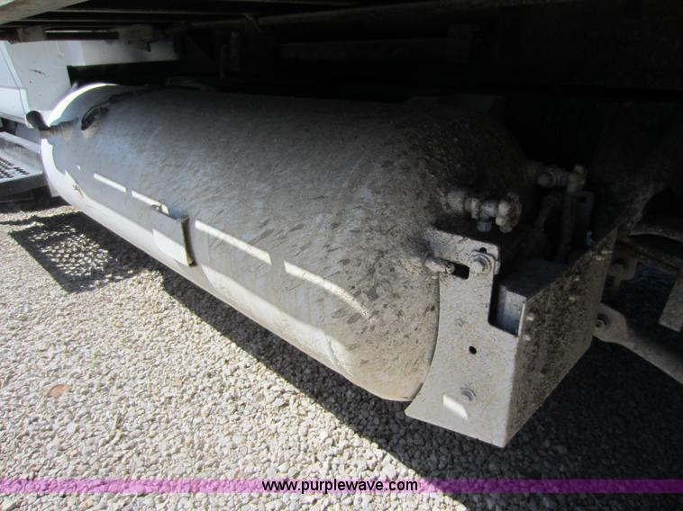 image for item D5543 2004 GMC C5500 dump truck