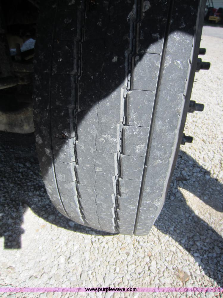 image for item D5543 2004 GMC C5500 dump truck