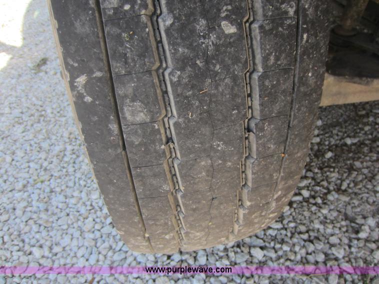 image for item D5543 2004 GMC C5500 dump truck