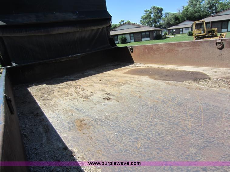 image for item D5543 2004 GMC C5500 dump truck