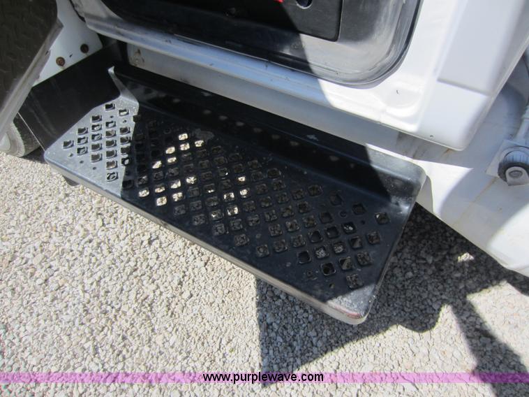 image for item D5543 2004 GMC C5500 dump truck