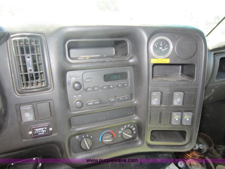 image for item D5543 2004 GMC C5500 dump truck