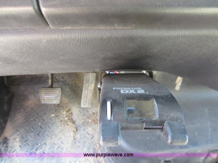 image for item D5543 2004 GMC C5500 dump truck