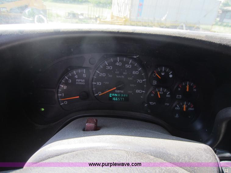 image for item D5543 2004 GMC C5500 dump truck