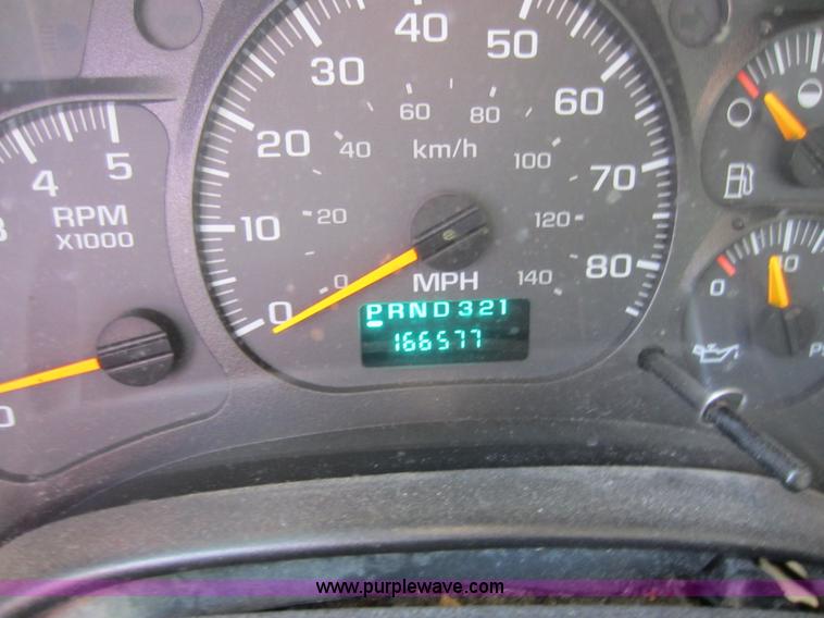 image for item D5543 2004 GMC C5500 dump truck