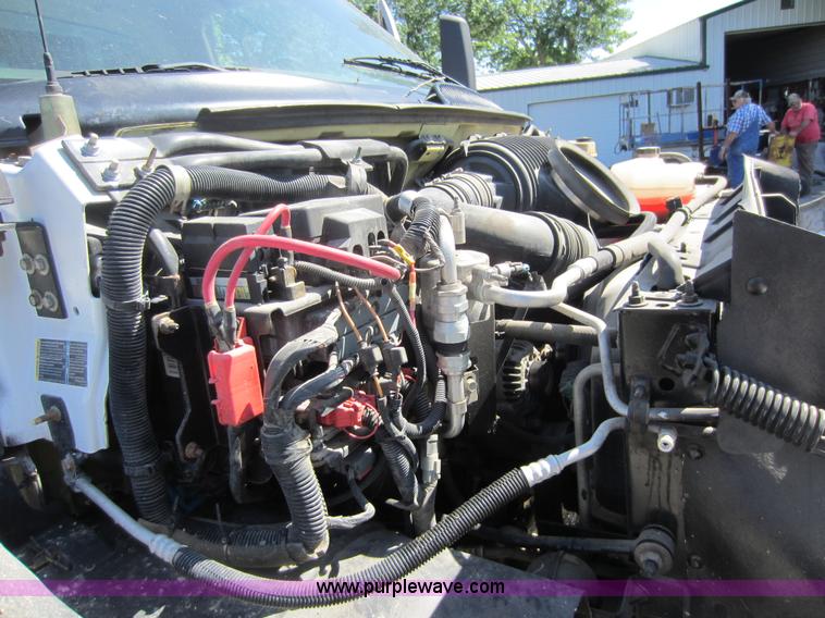 image for item D5543 2004 GMC C5500 dump truck