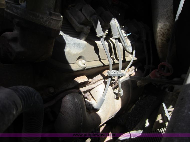 image for item D5543 2004 GMC C5500 dump truck