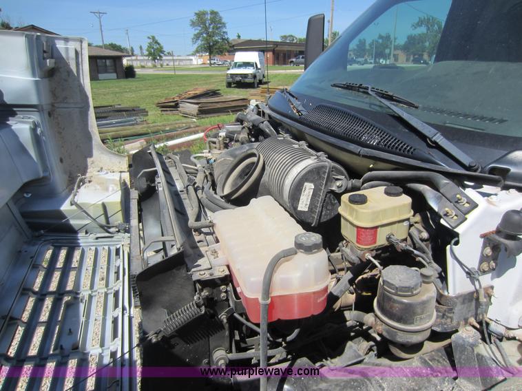 image for item D5543 2004 GMC C5500 dump truck