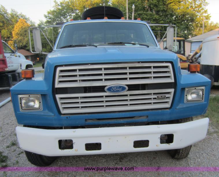 image for item D5545 1994 Ford F600 winch truck