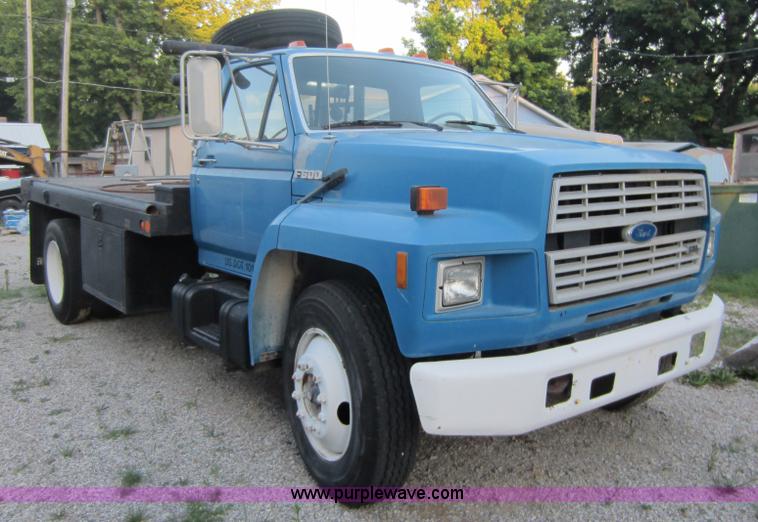 image for item D5545 1994 Ford F600 winch truck