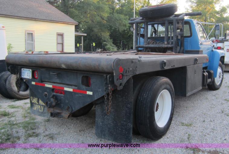 image for item D5545 1994 Ford F600 winch truck