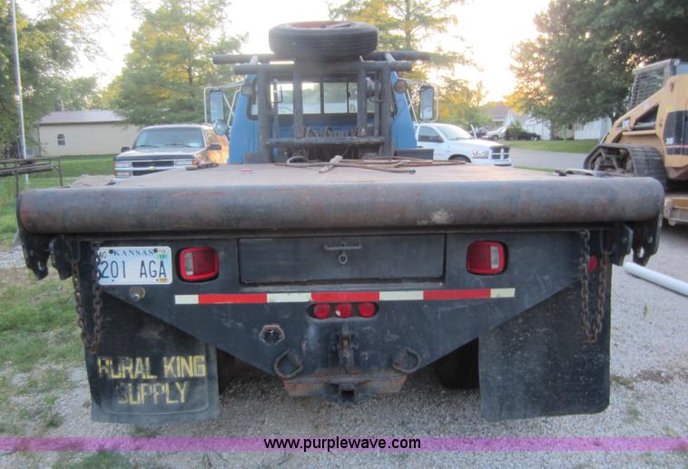 image for item D5545 1994 Ford F600 winch truck