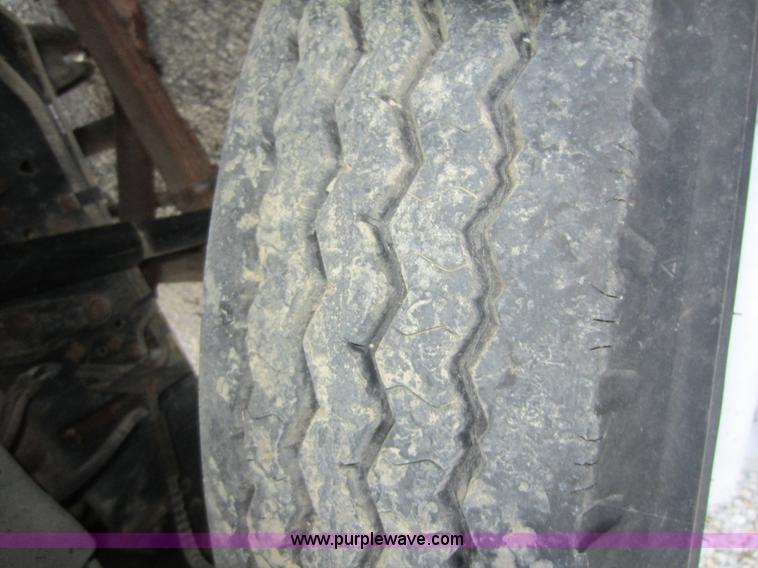 image for item D5545 1994 Ford F600 winch truck