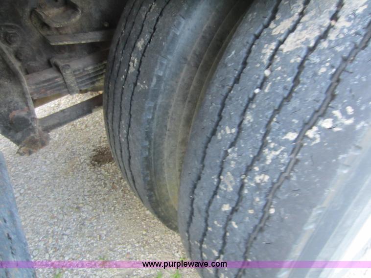 image for item D5545 1994 Ford F600 winch truck