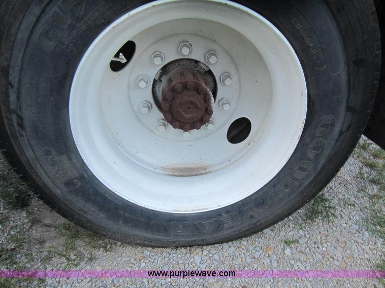 image for item D5545 1994 Ford F600 winch truck