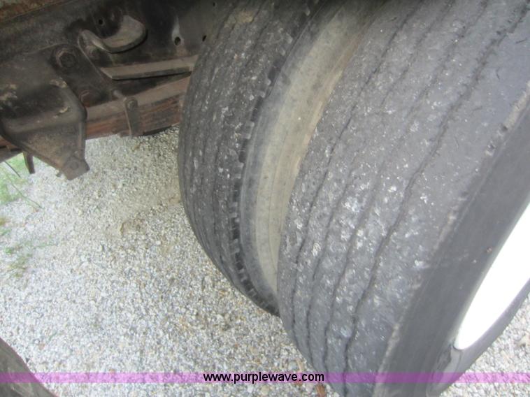 image for item D5545 1994 Ford F600 winch truck