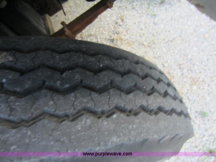 image for item D5545 1994 Ford F600 winch truck