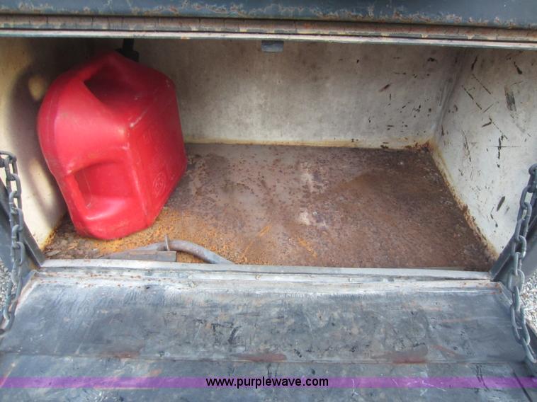 image for item D5545 1994 Ford F600 winch truck