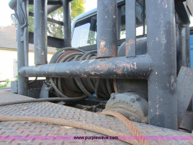 image for item D5545 1994 Ford F600 winch truck