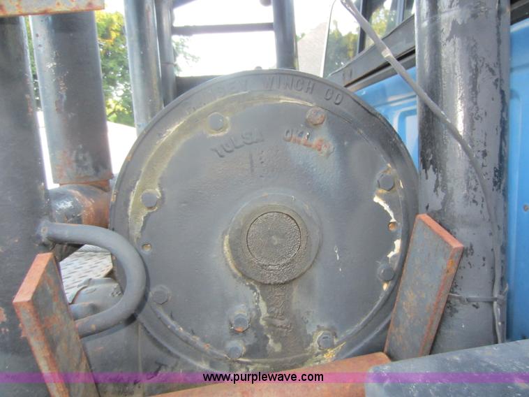 image for item D5545 1994 Ford F600 winch truck