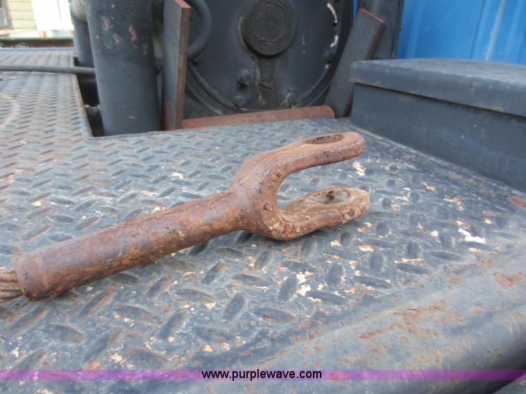 image for item D5545 1994 Ford F600 winch truck