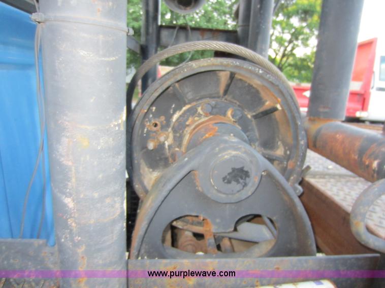 image for item D5545 1994 Ford F600 winch truck