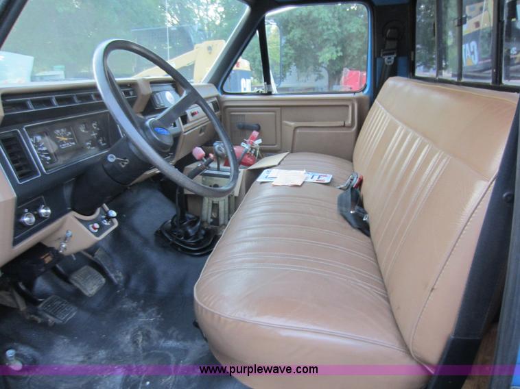 image for item D5545 1994 Ford F600 winch truck