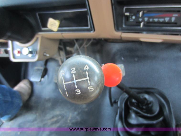 image for item D5545 1994 Ford F600 winch truck